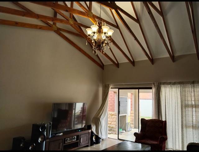 3 BEDROOM DUET TO LET IN HILLSIDE